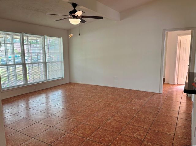 446 Capehill Drive, Houston, TX 77598