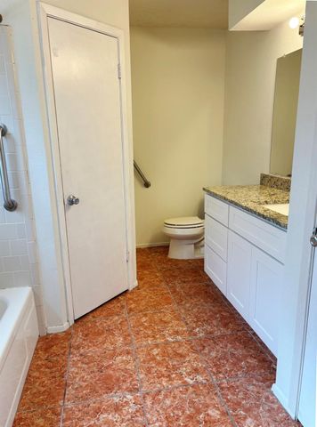 446 Capehill Drive, Houston, TX 77598