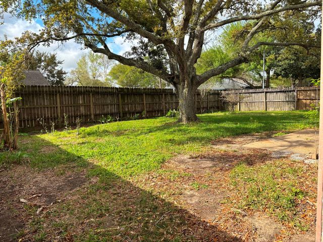 446 Capehill Drive, Houston, TX 77598