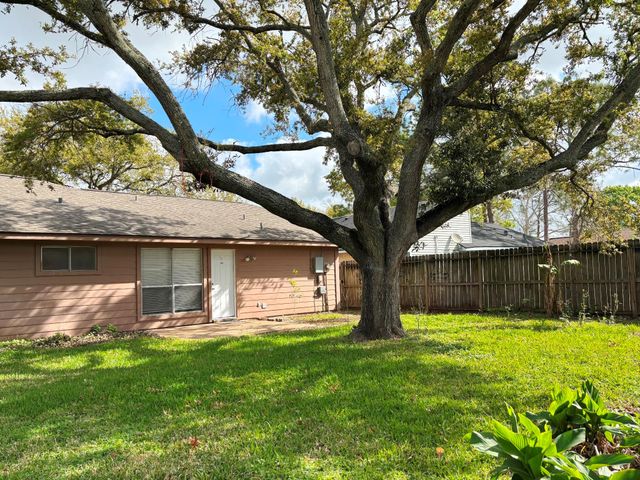 446 Capehill Drive, Houston, TX 77598