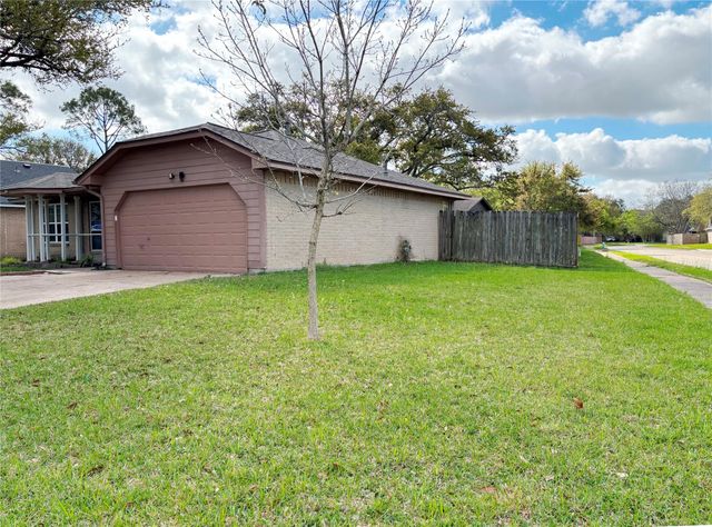 446 Capehill Drive, Houston, TX 77598