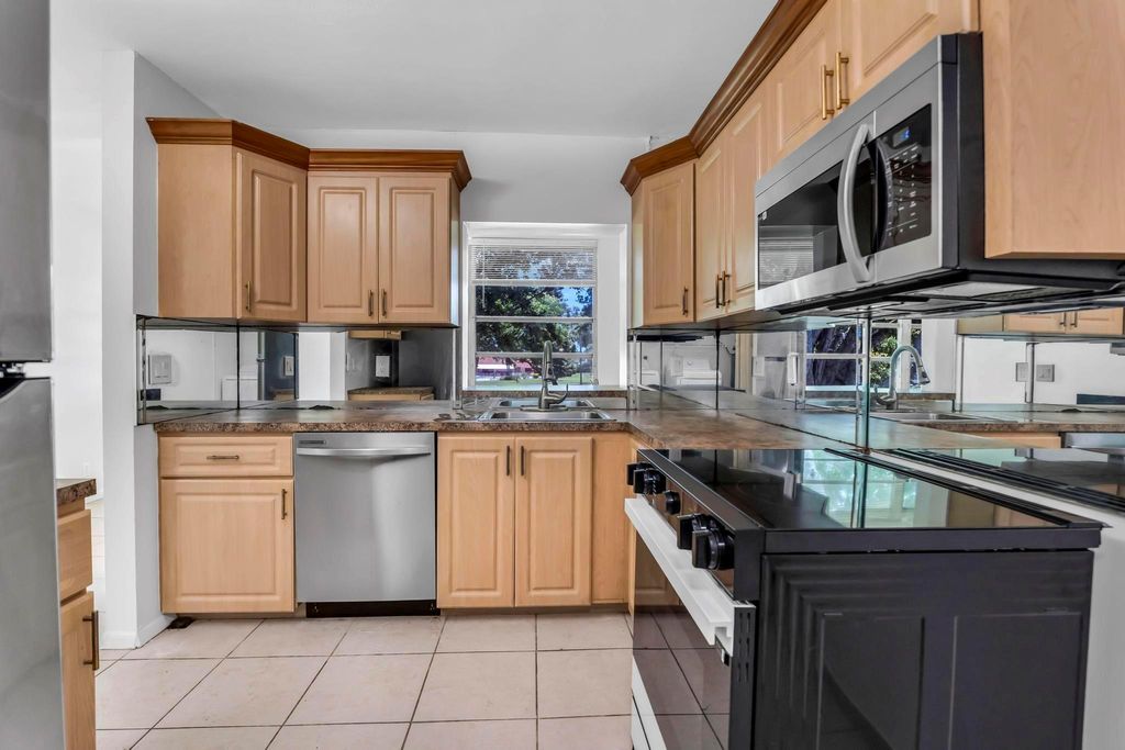 17 Willowbrook Ln 204, Delray Beach, FL 33446