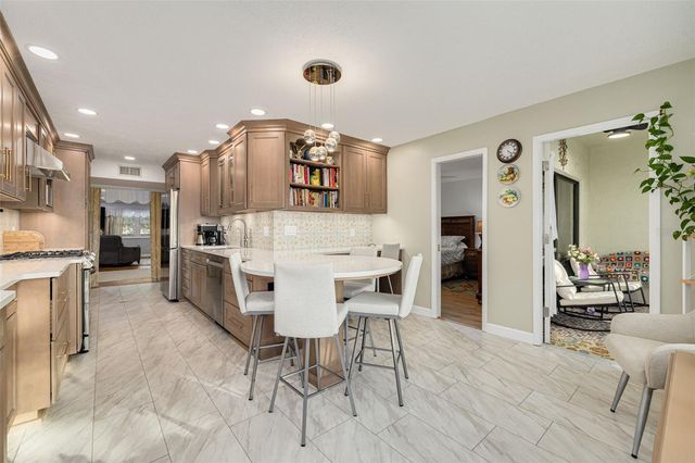 8198 TERRACE GARDEN DRIVE N 202, St Petersburg, FL 33709