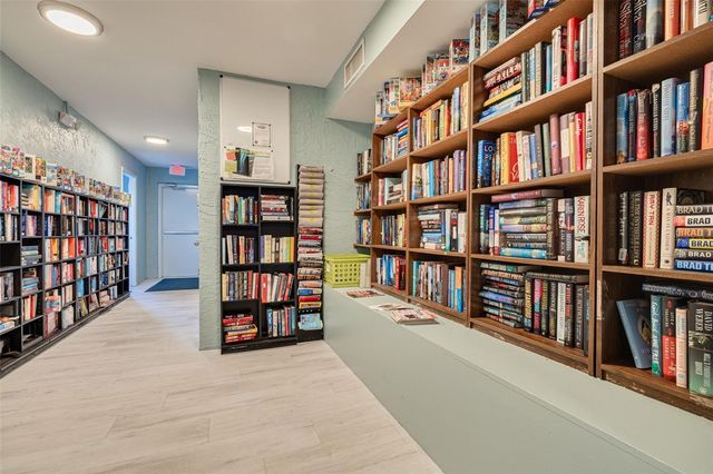 8198 TERRACE GARDEN DRIVE N 202, St Petersburg, FL 33709