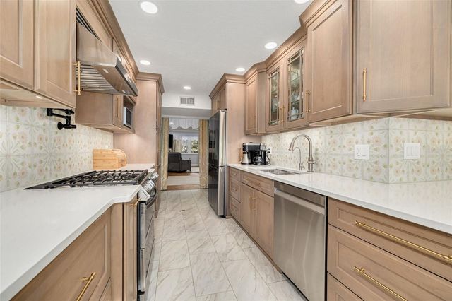 8198 TERRACE GARDEN DRIVE N 202, St Petersburg, FL 33709