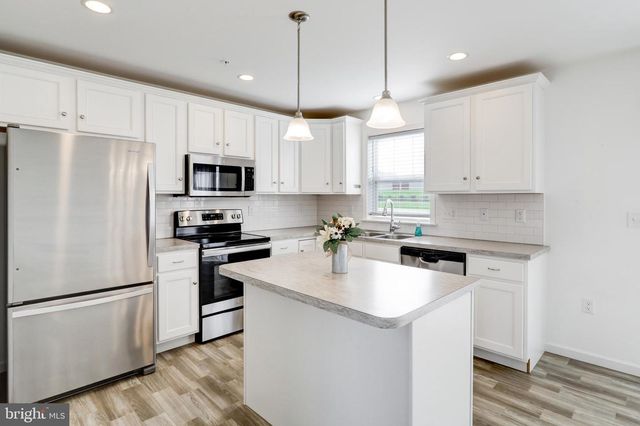 6 SOUTHSIDE DR, Willow Street, PA 17584