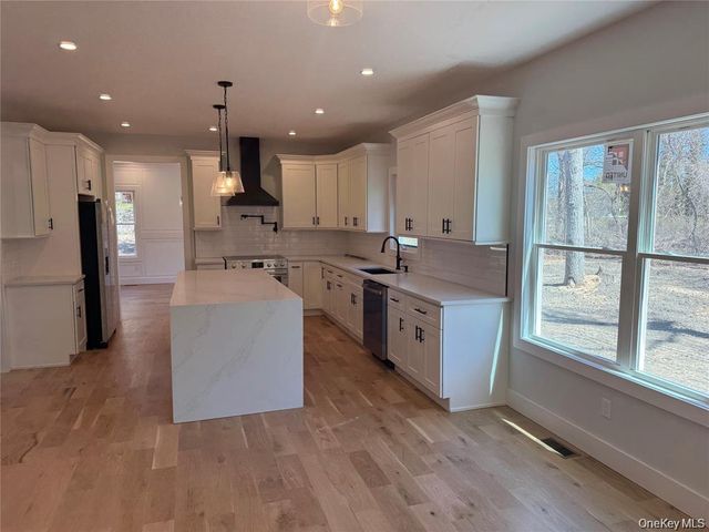 1 lotto Court, Lake Grove, NY 11755
