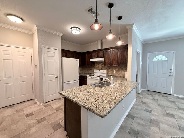 4838 Fortuna Pl, San Antonio, TX 78237