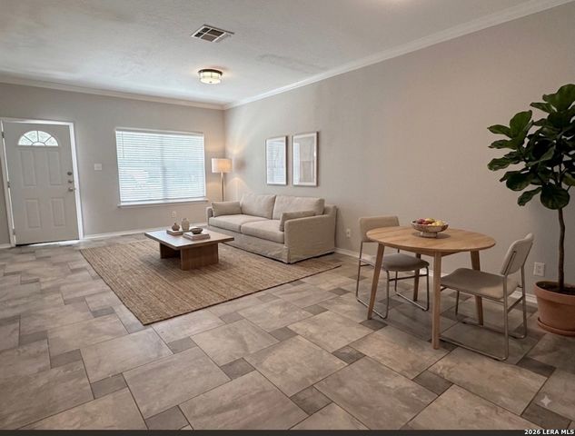 4838 Fortuna Pl, San Antonio, TX 78237