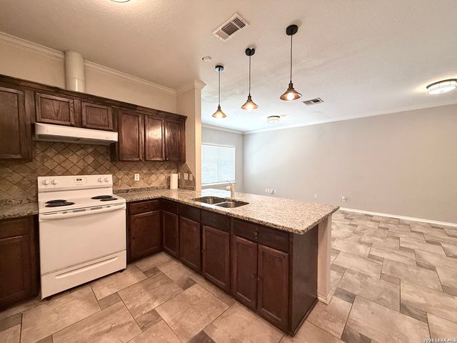 4838 Fortuna Pl, San Antonio, TX 78237