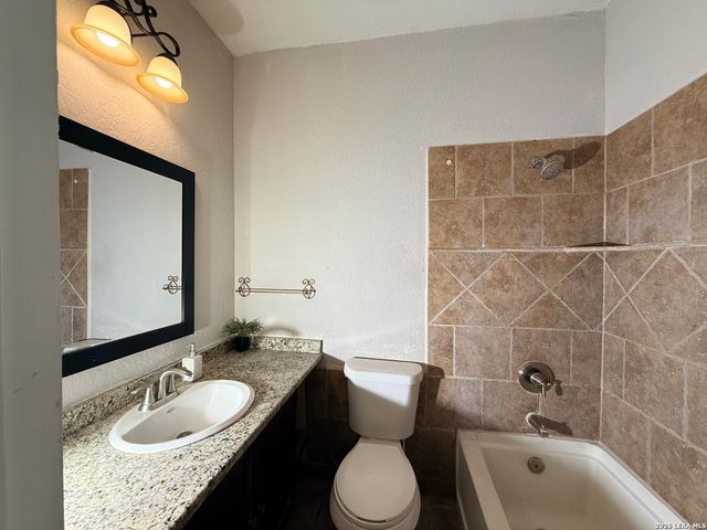 4838 Fortuna Pl, San Antonio, TX 78237