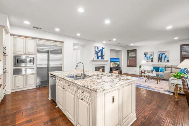6839 Helenite Place, Carlsbad, CA 92009