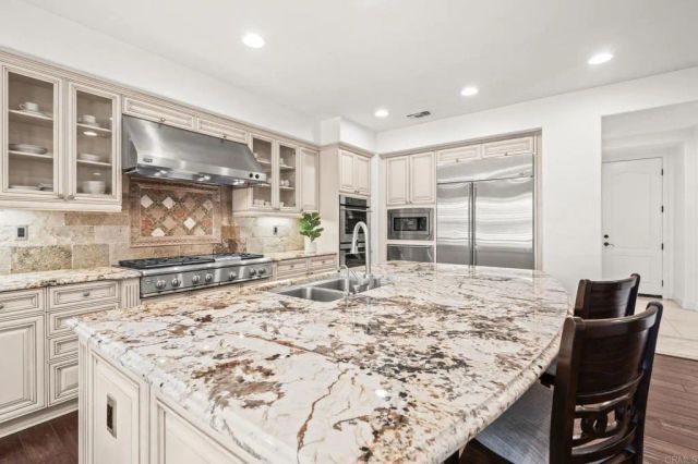 6839 Helenite Place, Carlsbad, CA 92009