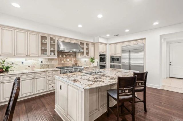 6839 Helenite Place, Carlsbad, CA 92009