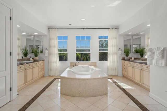 6839 Helenite Place, Carlsbad, CA 92009