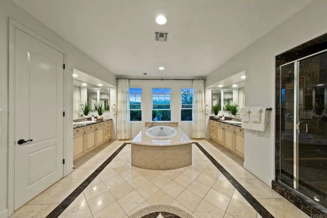 6839 Helenite Place, Carlsbad, CA 92009