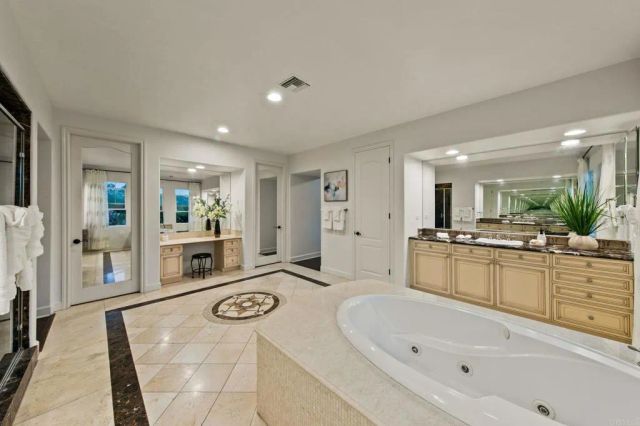 6839 Helenite Place, Carlsbad, CA 92009