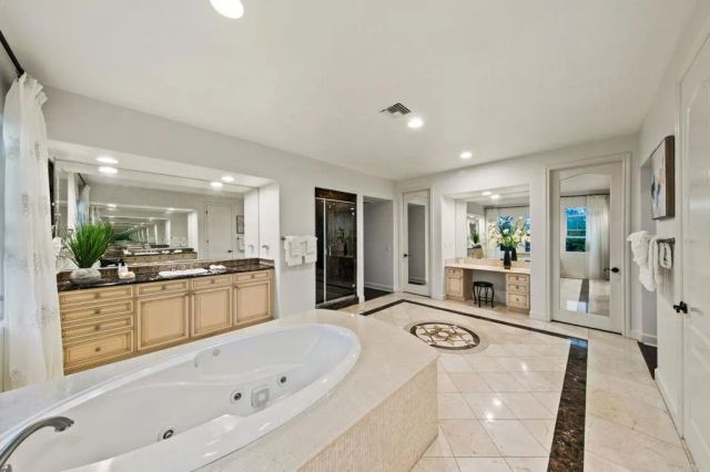 6839 Helenite Place, Carlsbad, CA 92009