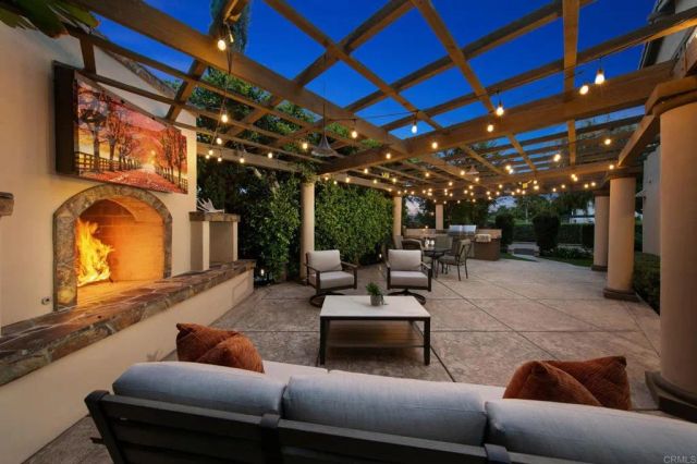 6839 Helenite Place, Carlsbad, CA 92009