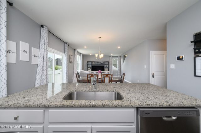 15 Half Hitch Road, Barnegat, NJ 08005