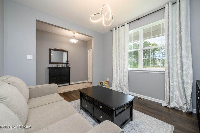 15 Half Hitch Road, Barnegat, NJ 08005
