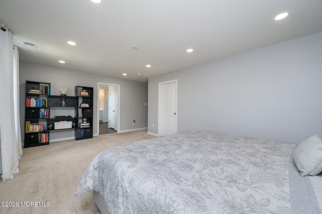 15 Half Hitch Road, Barnegat, NJ 08005