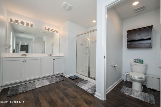 15 Half Hitch Road, Barnegat, NJ 08005