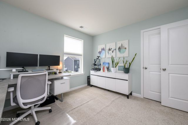 15 Half Hitch Road, Barnegat, NJ 08005