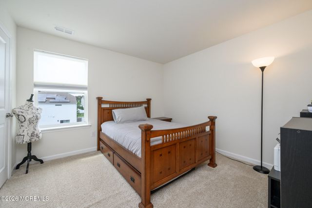 15 Half Hitch Road, Barnegat, NJ 08005