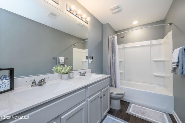 15 Half Hitch Road, Barnegat, NJ 08005