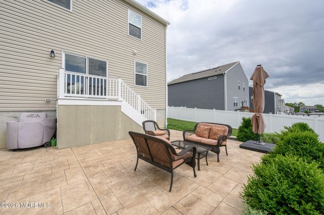 15 Half Hitch Road, Barnegat, NJ 08005
