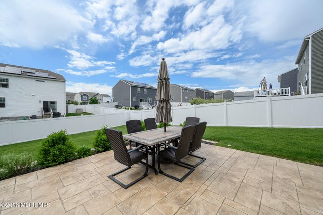 15 Half Hitch Road, Barnegat, NJ 08005