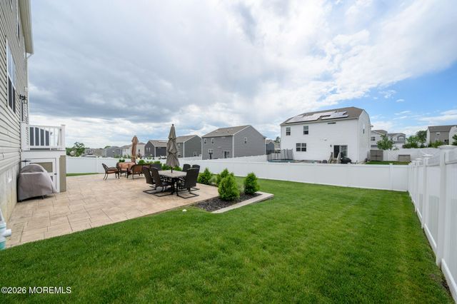 15 Half Hitch Road, Barnegat, NJ 08005