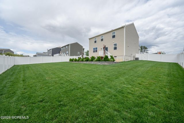 15 Half Hitch Road, Barnegat, NJ 08005