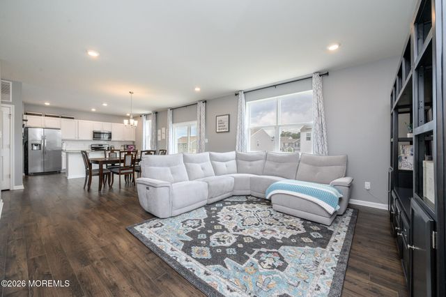 15 Half Hitch Road, Barnegat, NJ 08005