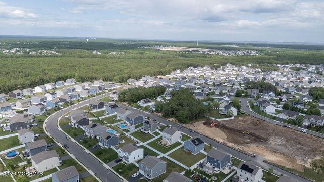 15 Half Hitch Road, Barnegat, NJ 08005