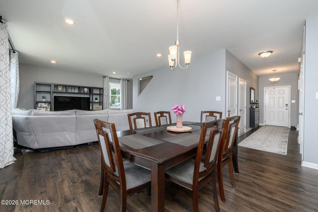 15 Half Hitch Road, Barnegat, NJ 08005