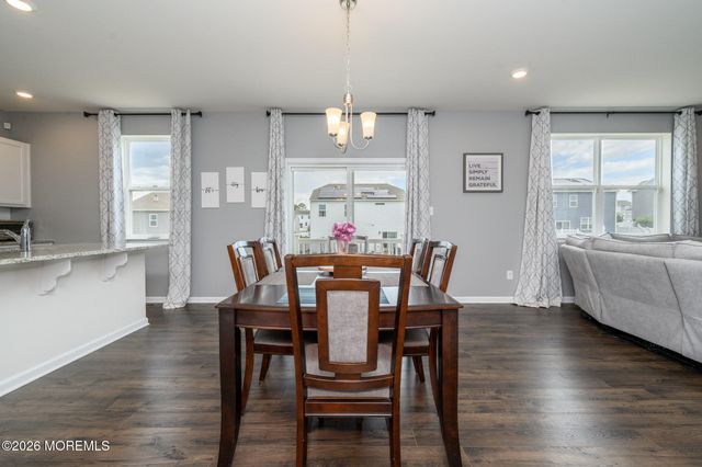 15 Half Hitch Road, Barnegat, NJ 08005
