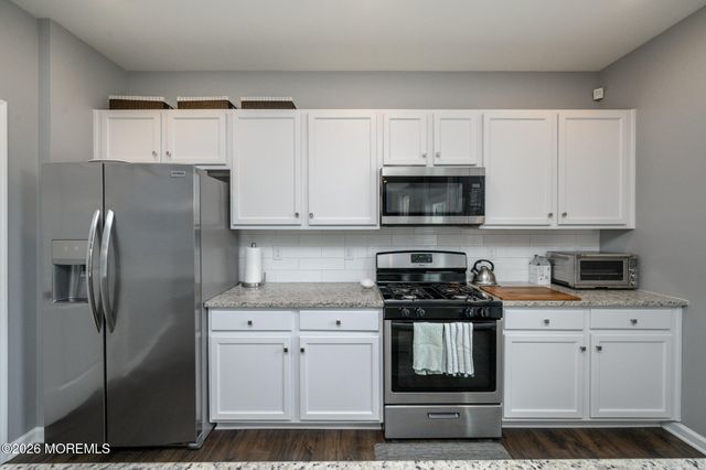 15 Half Hitch Road, Barnegat, NJ 08005
