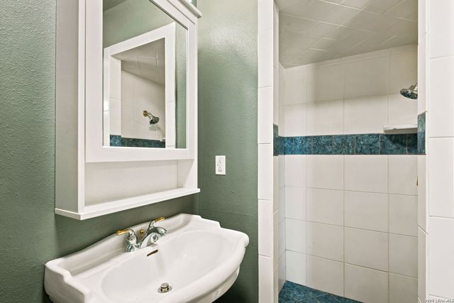 6702 FOREST DELL ST, San Antonio, TX 78240
