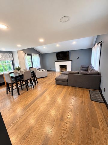 105 Oakwood Drive, South Burlington, VT 05403