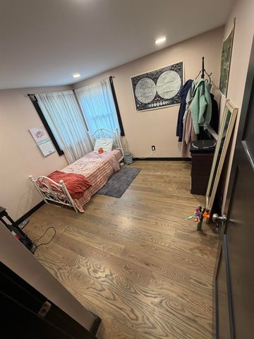 105 Oakwood Drive, South Burlington, VT 05403