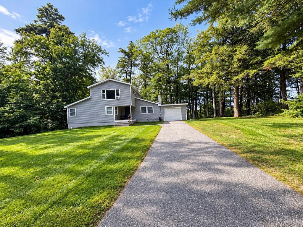 105 Oakwood Drive, South Burlington, VT 05403