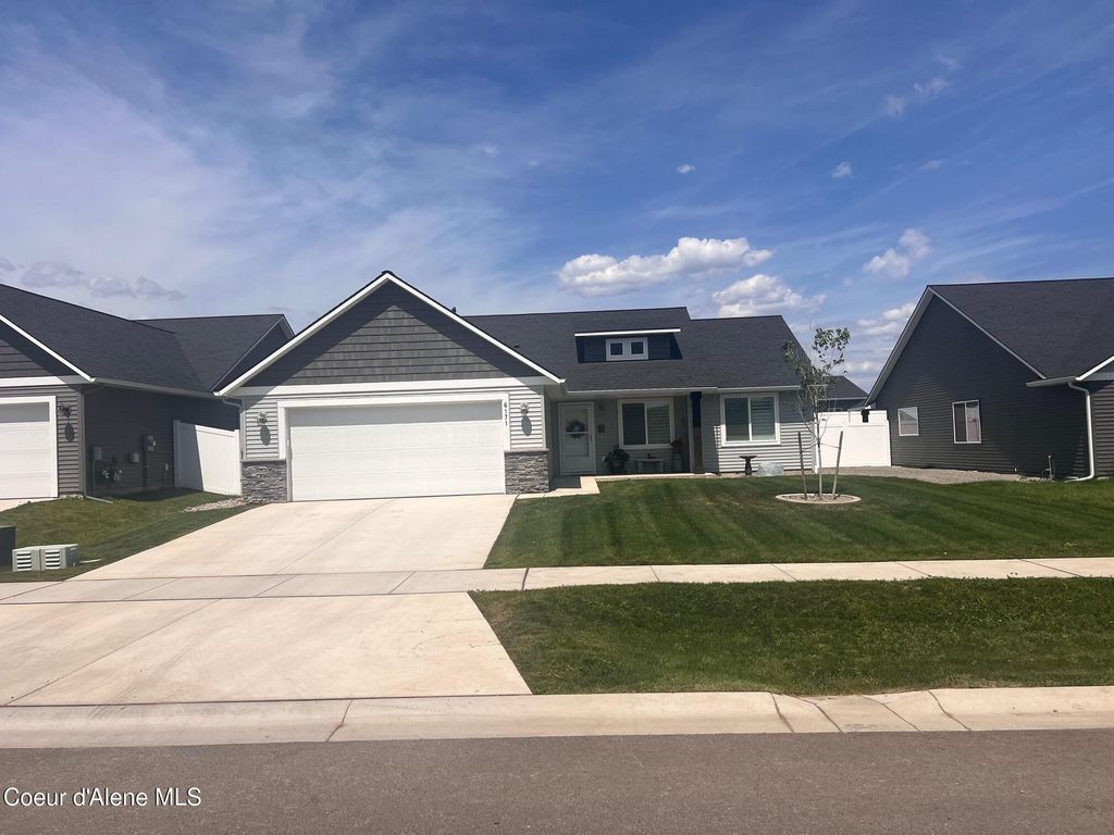 6171 W Bowmore Ln, Rathdrum, ID 83858