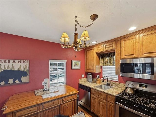 450 Georgia Street, Big Bear, CA 92315