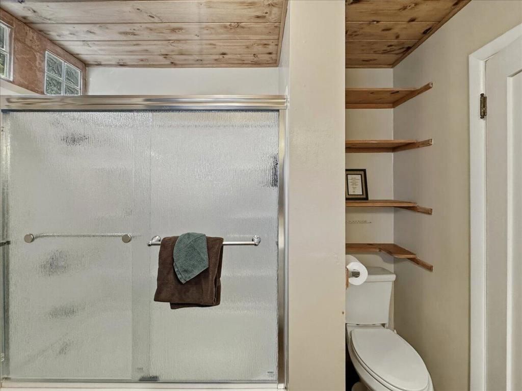 Image 16 of property listing at 450 Georgia Street, Big Bear, CA 92315