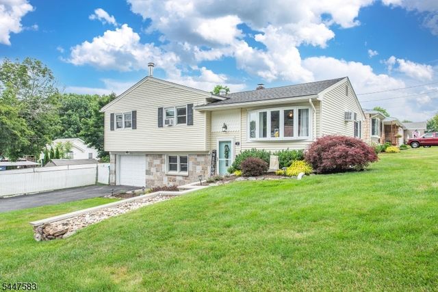 4 Amendola Dr, Netcong Boro, NJ 07857