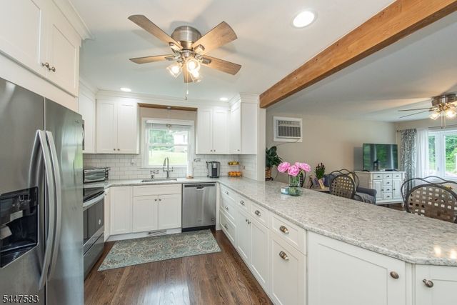 4 Amendola Dr, Netcong Boro, NJ 07857