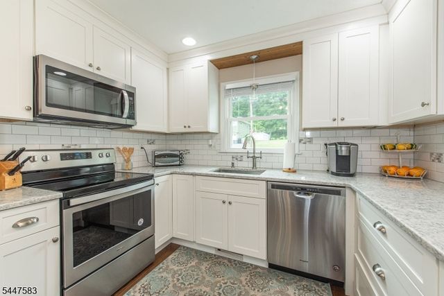 4 Amendola Dr, Netcong Boro, NJ 07857