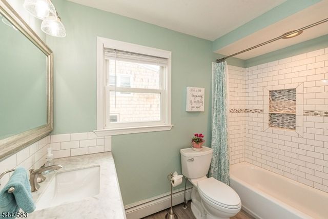 4 Amendola Dr, Netcong Boro, NJ 07857